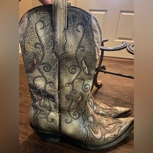 Biltrite Women’s pointed toe boots, size 10